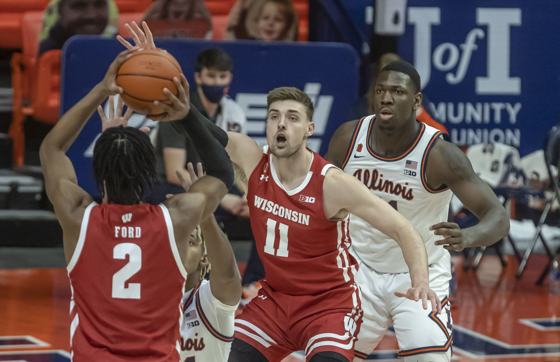 Illinois 75, UW 60